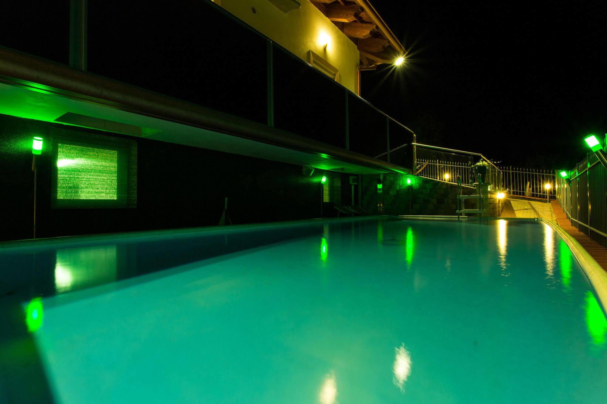 Wellness Suite Na' Canuna' Roddi ภายนอก รูปภาพ